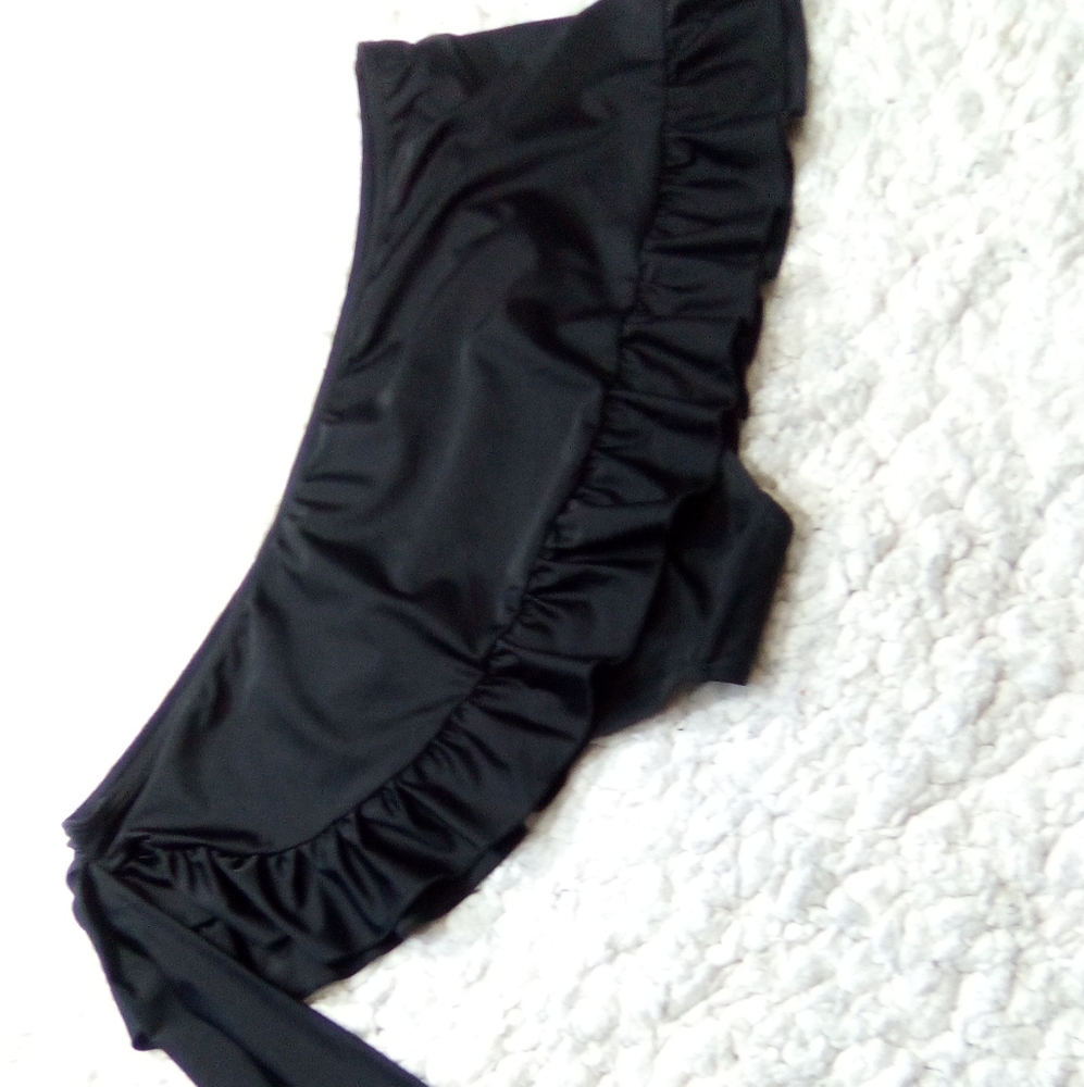 Smart & sexy swim tank ....😉🤩💚❤💛